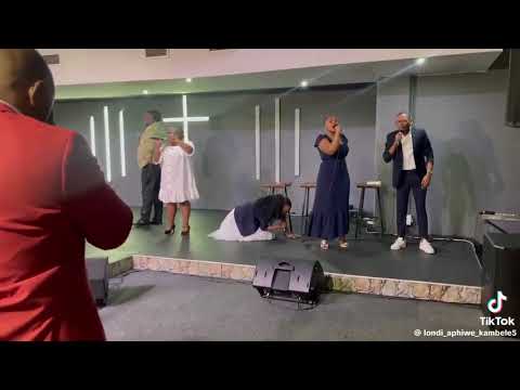 Zanini Zizwe Nonke Sivumelane : Londi Aphiwe kaMbhele... (what a voice!!!)