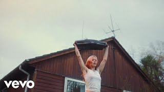 Wet Leg – catch these fists