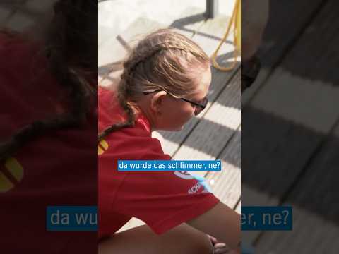 🤕🪼 Mit Rasierschaum gegen Quallenstiche #shorts #nordsee #ostsee #dlrg