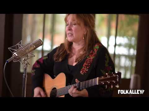 Folk Alley Sessions at 30A: Gretchen Peters - "Disappearing Act"