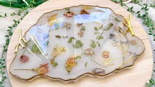 How to Cast Flowers in a Resin Tray: Resin Art for Beginners