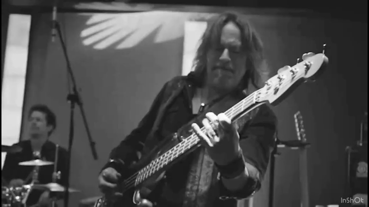 See them perform Hammerhead!