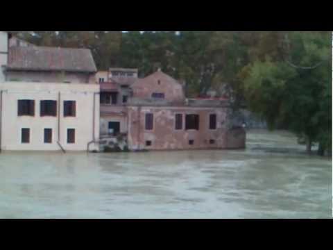15/11/2012 Tevere in piena all' isola Tiberina