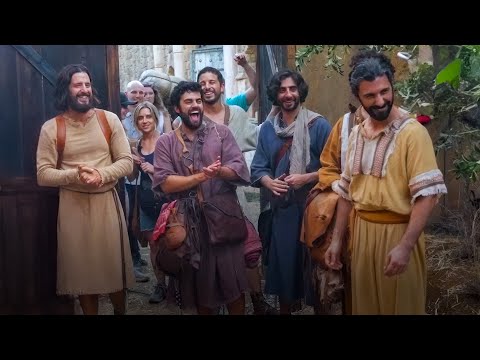 Laugh  ̶a̶t̶ ̶u̶s̶ ̶ with us on the Season 4 set