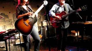 Wreckless Eric &amp; Amy Rigby - (I&#39;d Go The) Whole Wide World