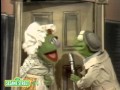 Sesame Street Old Woman Who Lived In The Shoe Kermit News