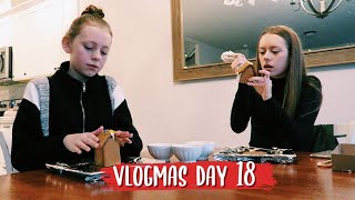 VLOGMAS DAY 18: gingerbread house decorating!