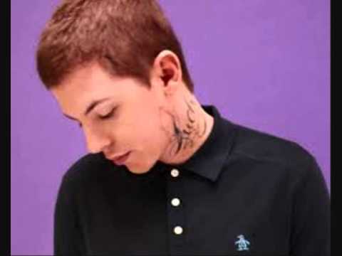 Professor Green Ft Klashnekoff, Wretch 32 & Malik - Jungle