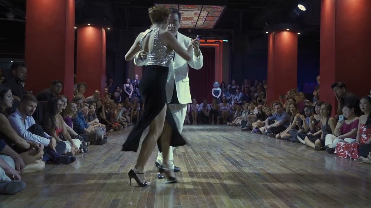 CHICHO FRUMBOLI & MOIRA CASTELLANO - A LA GRAN MUÑECA, CARLOS DI SARLI