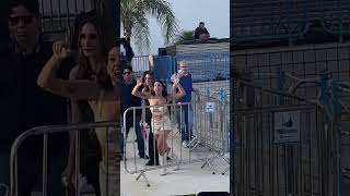 ANA CASTELA enlouquece os fãs nos bastidores do evento