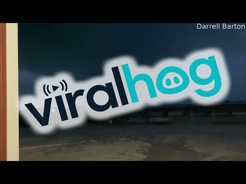 Tornado in Decatur, Texas || ViralHog