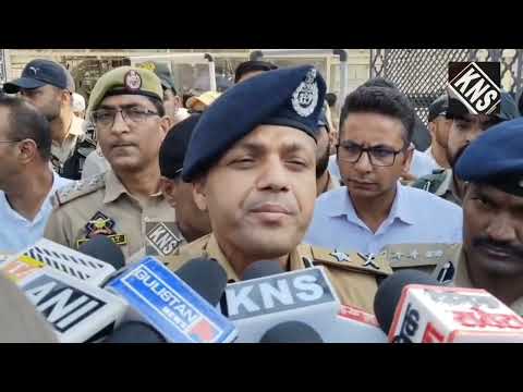 On his first visit as IGP Kashmir, #SujitKumar (IPS) reviews Friday security in Srinagar, extends greetings, and says operations & recoveries continue across the valley.