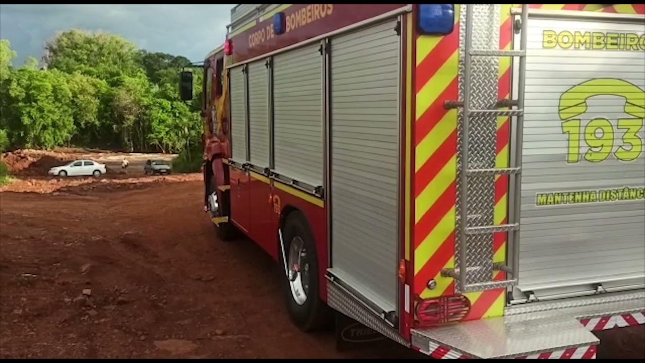 28 11 Rapaz cai em cachoeira de Toledo
