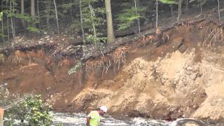 preview picture of video 'Boonton NJ Emergency repairs to Route 287 due to Hurricane Irene erosion'