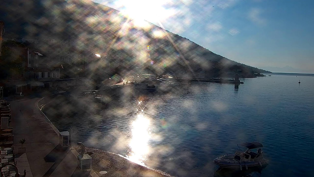 Live webcam view of Bol Harbour and Seafront Promenade