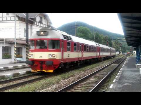 Motorový vůz ČD 854 Katr v Karlštejně