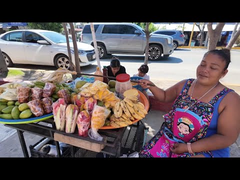 We visited the traditional MARKET of MARQUELIA, Gro. | On the Road along the Costa Chica.