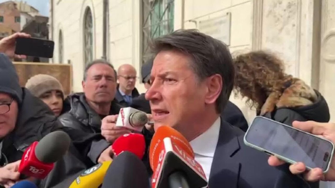 Conte: Sea Watch da risarcire? "Ero premier, decisioni giudici vanno rispettate"