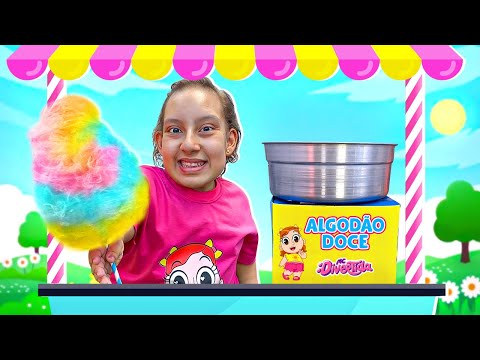 Maria Clara MC Divertida is a cotton candy seller and helps her friend - Candy Machine