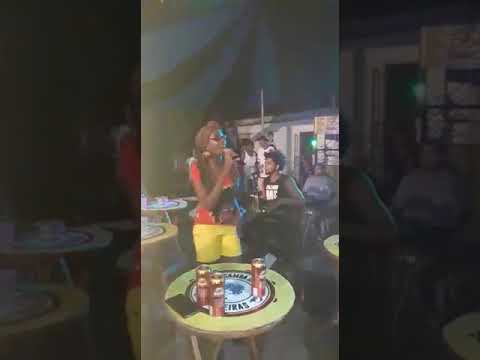 Kenia Mello no Samba das Cabelereiras!