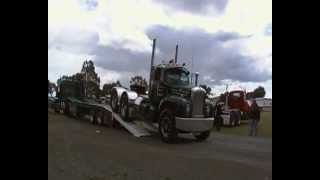 preview picture of video 'B-MODEL MACK TRUCK LOADING AT ECHUCA TRUCK SHOW 2011'