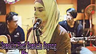Download lagu Semakin Hari Semakin Sayang Sally Hayden mp3 Download lagu Semakin Hari Semakin Sayang Sally Hayden mp3
