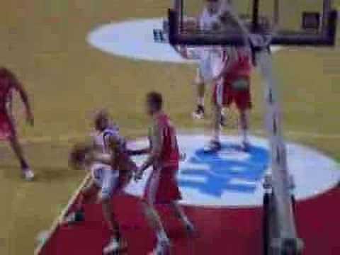 10 05-01-08 Charleroi-BCO - Greg Brunner neemt eigen rebound