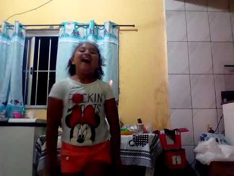 Cantando a música da mc Marangoni e mc Barone