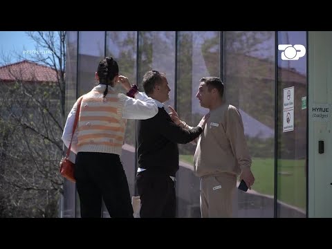 Livia takon Manushin, çfarë i thotë ai për mamanë? - Për’puthen prapaskena