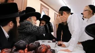 הבובוב רבה ש"שלט" מבקר במחנה הבנים שלו, 'מחנה שלווה' בתומפסונוויל, ניו יורק.