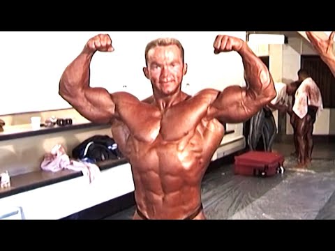 Grant Mayo backstage - Men 3 Runner-up - NABBA Worlds 2000
