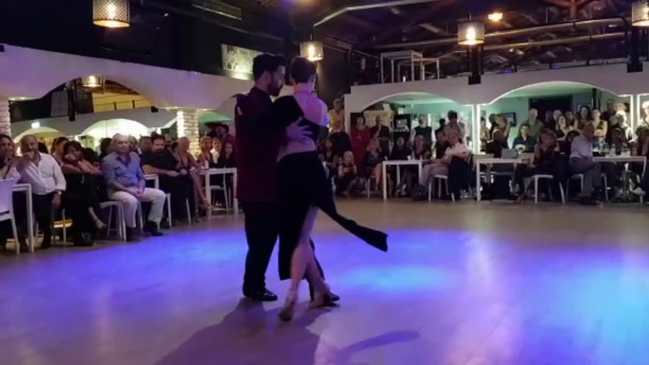 "Saludos" Domingo Federico - Jose Fernandez y Martina Waldman