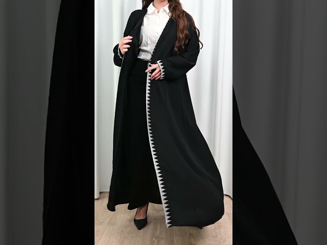 عباية بلاك بيري بتطريز ابيض