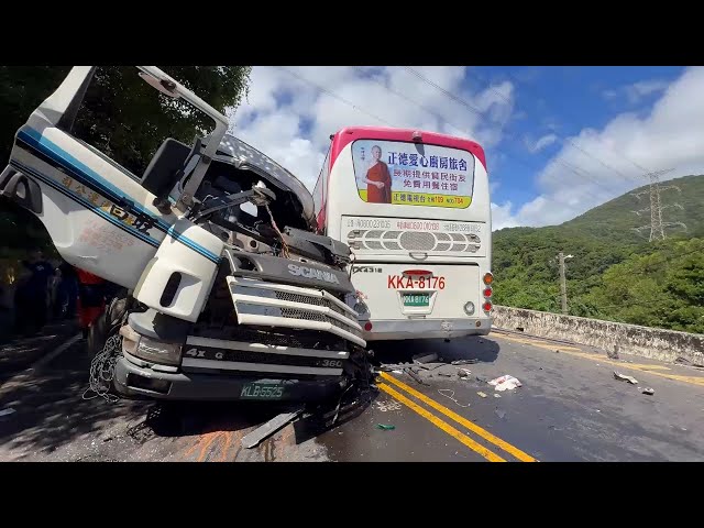Over a dozen injured in bus-truck collision in New Taipei