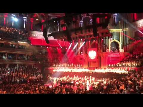 5 thousand people are singing the Polish 🇵🇱 National Anthem at the Royal Albert Hall