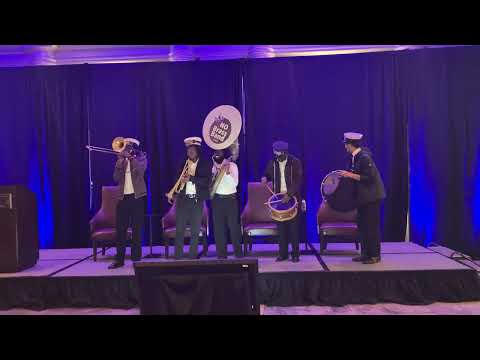 New Orleans Brass Band #secondlineband #parigi #nola #neworleans