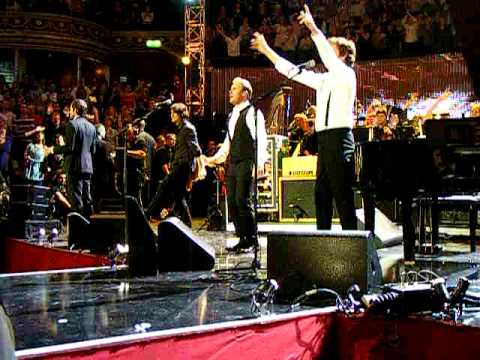 Children in need rocks - Take That & Robbie Williams "Hey Jude"