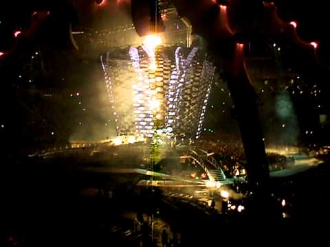 U2 - Vertigo (VIVO en La Plata 03/04/2011)