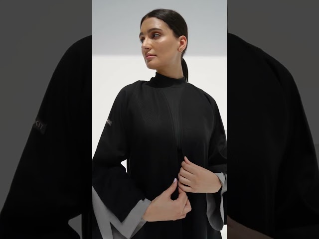 عباية سوداء نصف كلوش تفاصيل رمادي