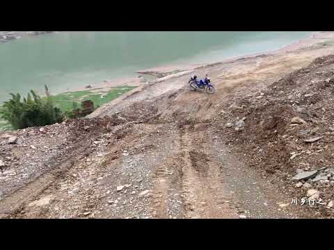 Jinsha River Grand Canyon, a vila de penhasco mais impressionante de Yunnan, sofre danos nas costas de meia montanha?