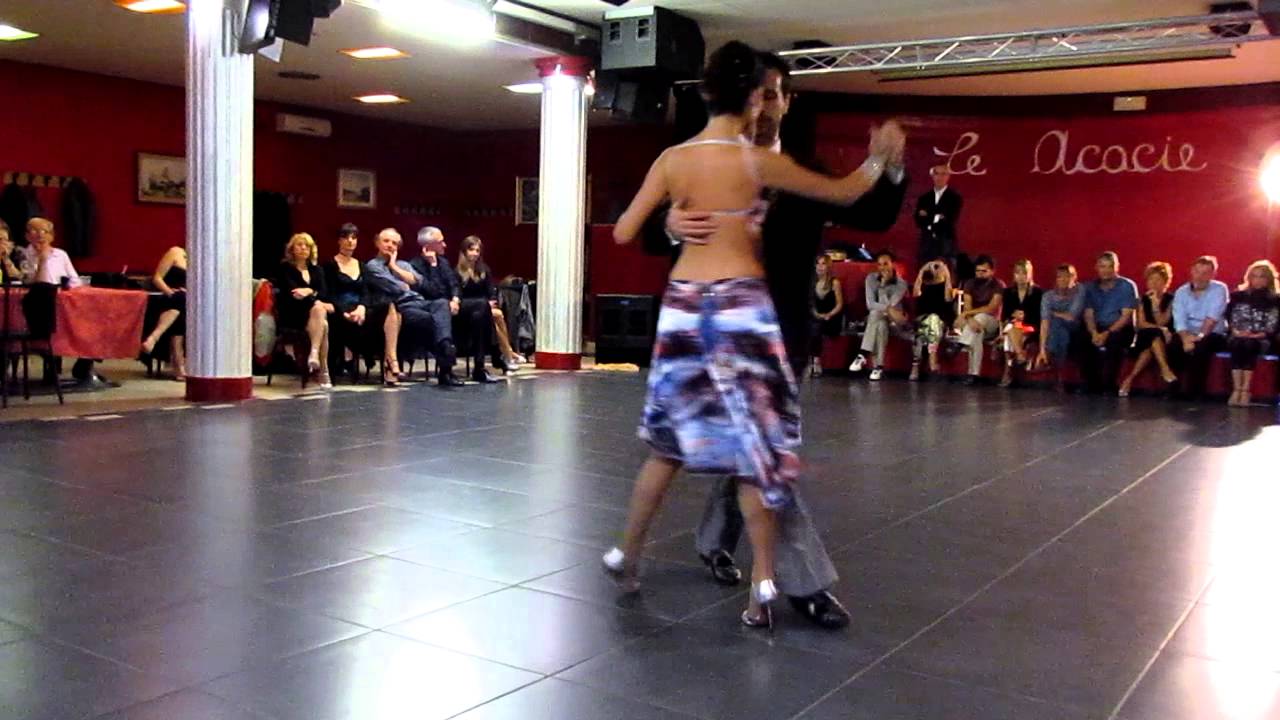 Video thumbnail for Yanina Bassi e Lucas Ameijeras Acacie Tango Milongueando 28 ottobre 2012 4-4