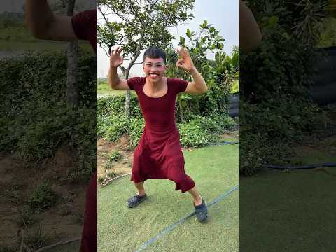 Girls are supposed to be graceful… but this one is totally different! 😳 #viral #funnyvideo