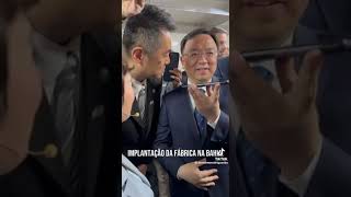 CEO Global da BYD, Wang Chuanfu conversa com  Lula após lançamento da pedra fundamental na Bahia.