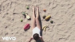 Amor Papaya (with Caloncho) Music Video