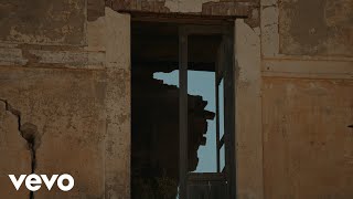 Tra Le Nuvole Lyrics English Translation