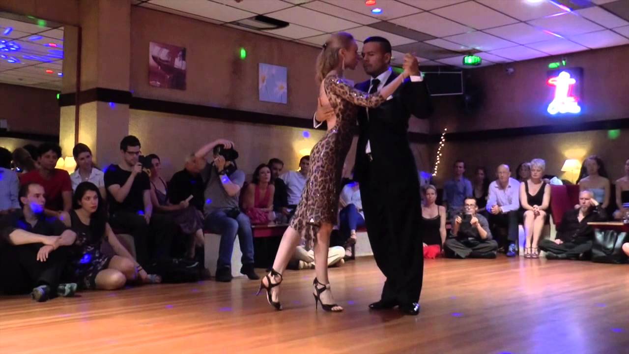 Sebastian Arce & Anastasia Izvekova in Milonga Dominguera (1) "Junto A Tu Corazon" C.di Sarli