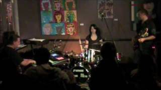 Emmanuelle Caplette on drum: 4 bars Solo (Nov. 2009)