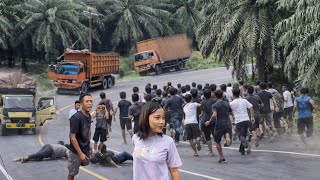 Download lagu Kaki Sopir Sampai Putus‼️Detik-Detik Tiga Truck Mundur Bebas mp3