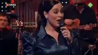 Trijntje Oosterhuis sings Burt Bacharach #1