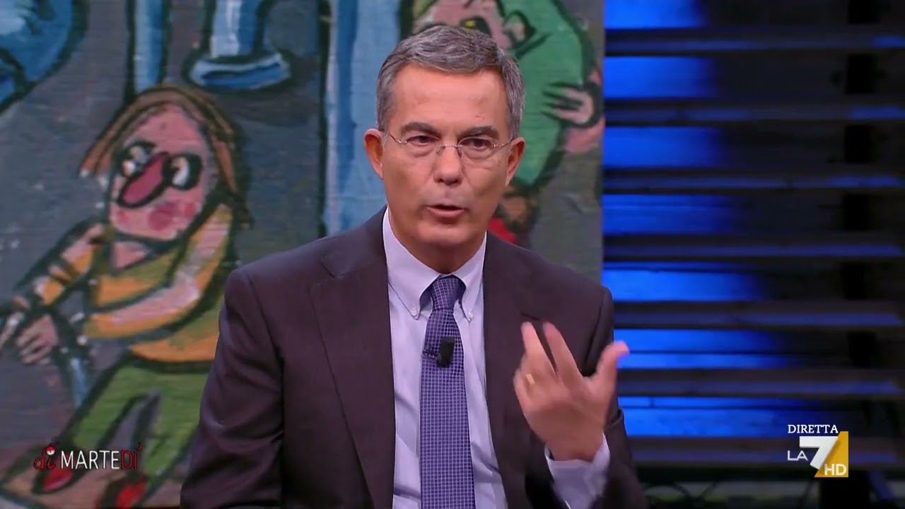 Floris punge Bignami: "Qui in abiti borghesi, più famoso in un'altra versione..."